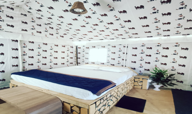 luxury desert camp tent in jaisalmer